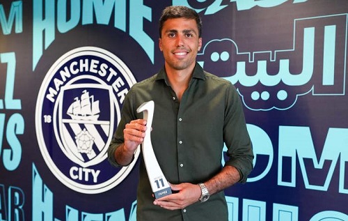 FIFPRO世界最佳11人獎杯頒發(fā)，曼城球員成最大贏家