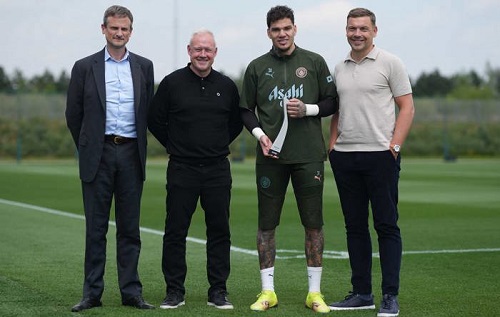 FIFPRO世界最佳11人獎杯頒發(fā)，曼城球員成最大贏家