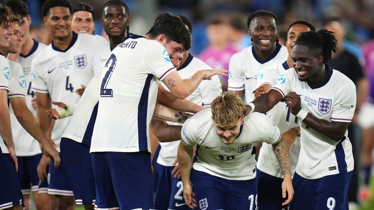 英格蘭U21加時賽3-2擊敗德國U21：李·卡斯利領(lǐng)著“英格蘭小獅子”衛(wèi)冕U21歐洲杯，喬納森·羅維加時賽